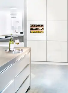 Встраиваемый винный шкаф Liebherr WKEgw 582 фото 3 Встраиваемый винный шкаф Liebherr WKEgw 582 фото 3