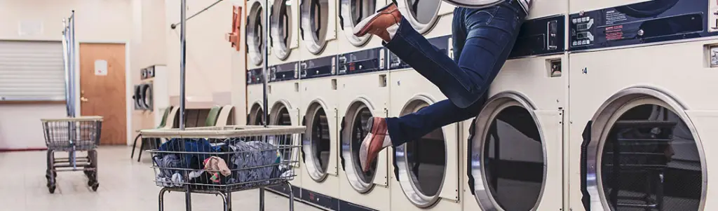 Как правильно стирать джинсы