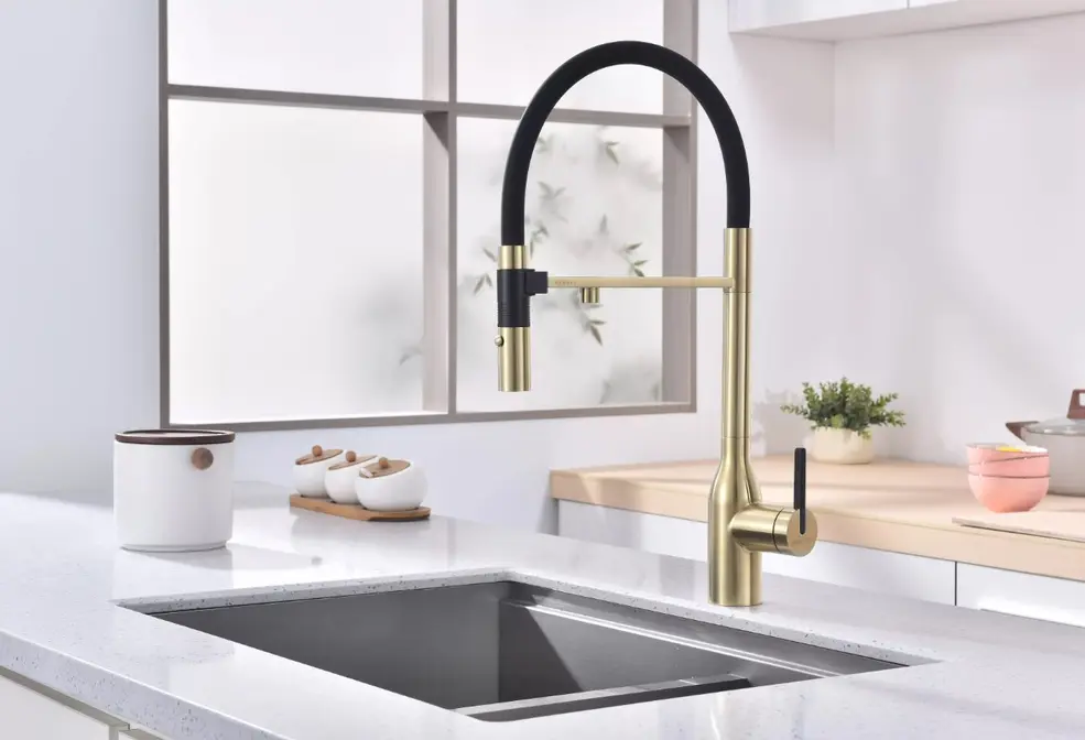 Смеситель Paulmark MAGNETO ONE Ma213188-LG светлое золото фото 2 Смеситель Paulmark MAGNETO ONE Ma213188-LG светлое золото фото 2