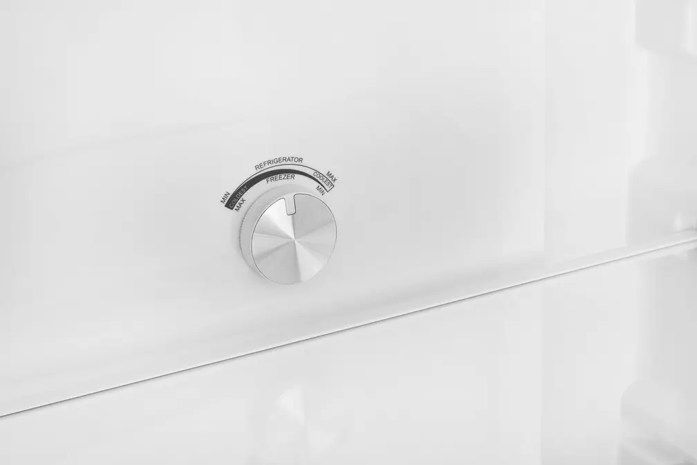 Холодильник ZÜGEL ZRFD200W фото 12