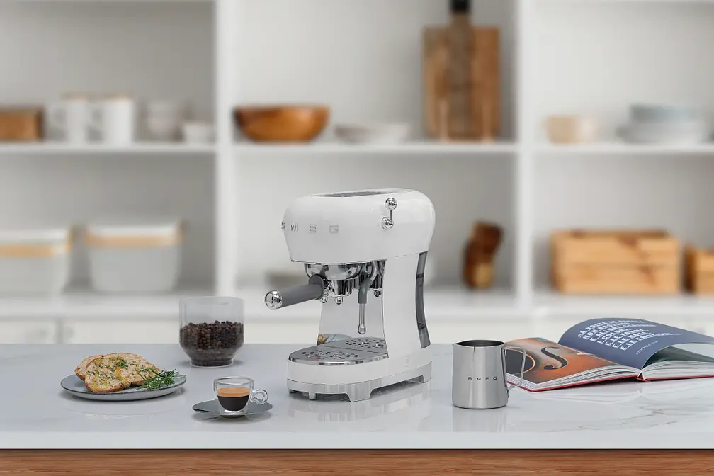 Кофемашина SMEG ECF02WHEU фото 5