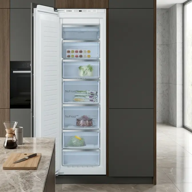 Встраиваемая морозильная камера Bosch GIN81AEF0U фото 5
