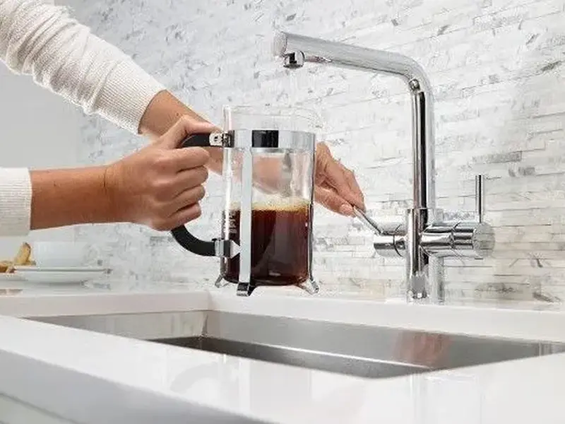 Смеситель InSinkErator L черный + бак с фильтром и кипячением фото 5