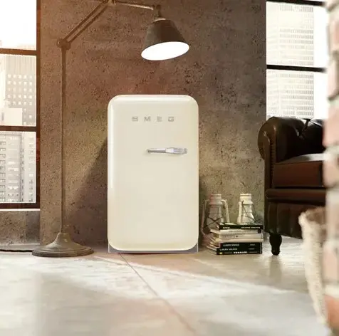 Холодильник Smeg FAB5LCR5 фото 4