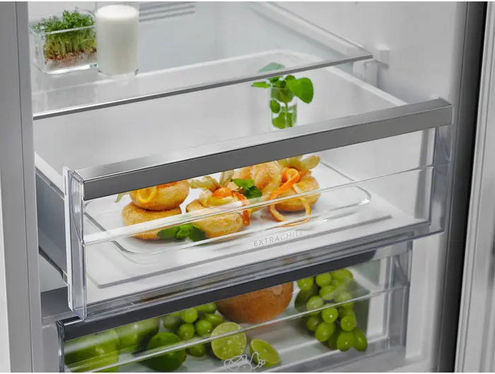 Холодильник Electrolux RNC7ME34W2 фото 4