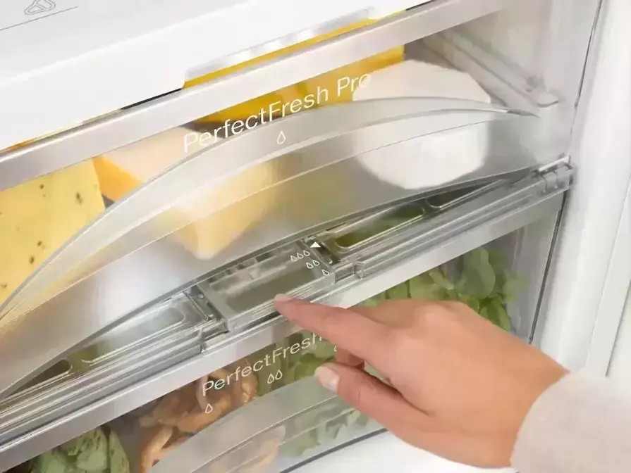 Встраиваемый холодильник Miele KFN37692iDE с витрины новый фото 3