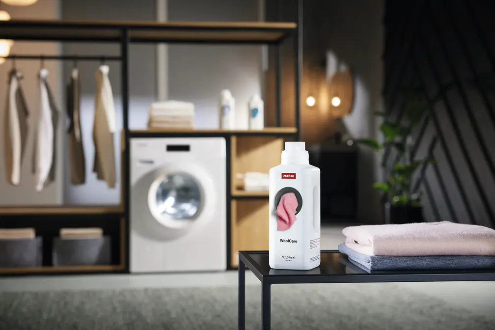 Средство для стирки деликатных тканей и изделий из шерсти Miele Wool Care фото 2
