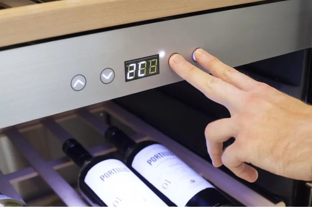 Встраиваемый винный шкаф CASO WineChef Pro 180 фото 3