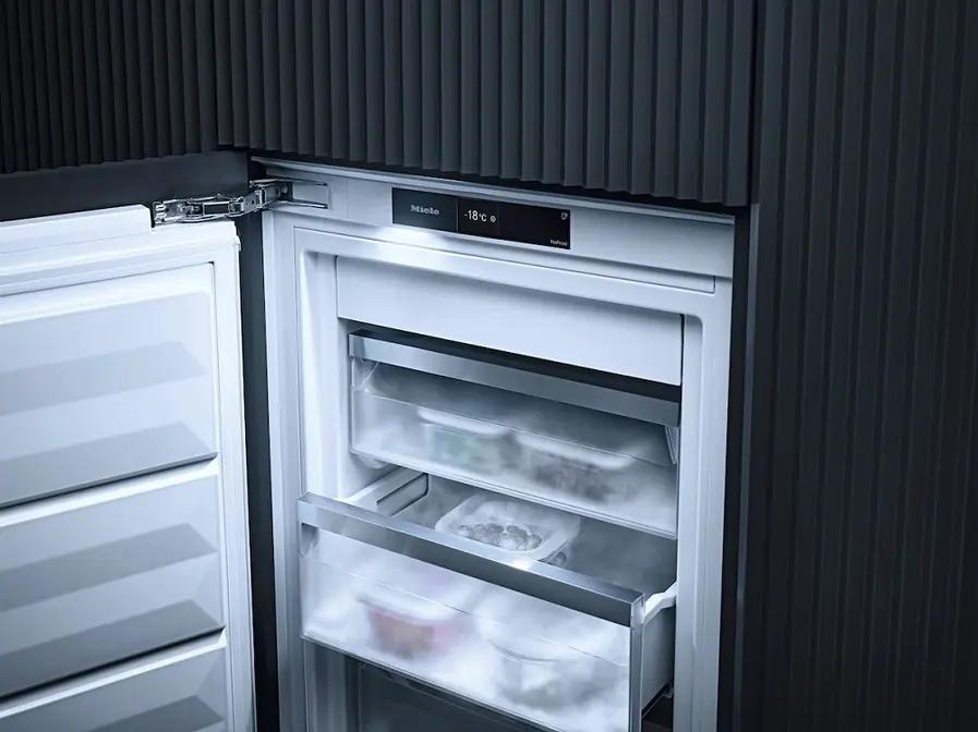 Встраиваемая морозильная камера Miele FNS 7770 E фото 2