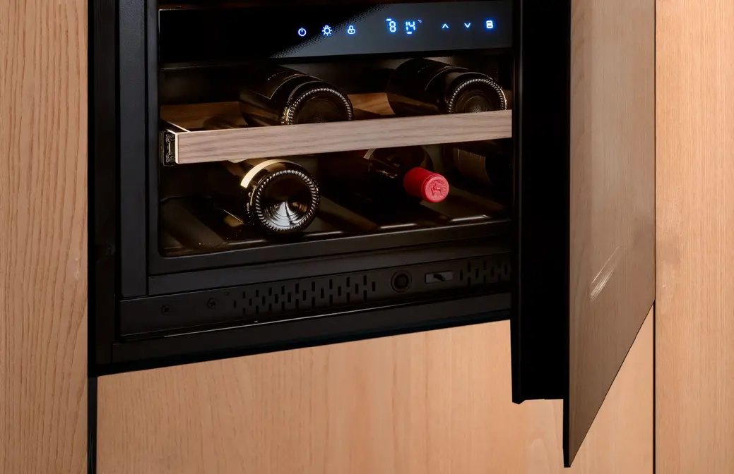 Встраиваемый винный шкаф Bertazzoni RWC60B4DNRP фото 4 Встраиваемый винный шкаф Bertazzoni RWC60B4DNRP фото 4