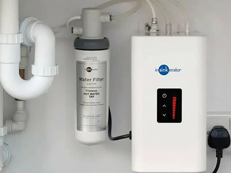 Смеситель InSinkErator L черный + бак с фильтром и кипячением фото 3